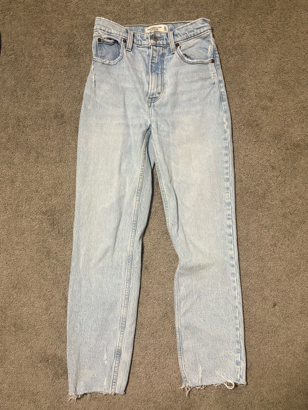 Abercrombie 90s Straight Ultra High Rise Light Wash Jeans 24 / 00 SHORT